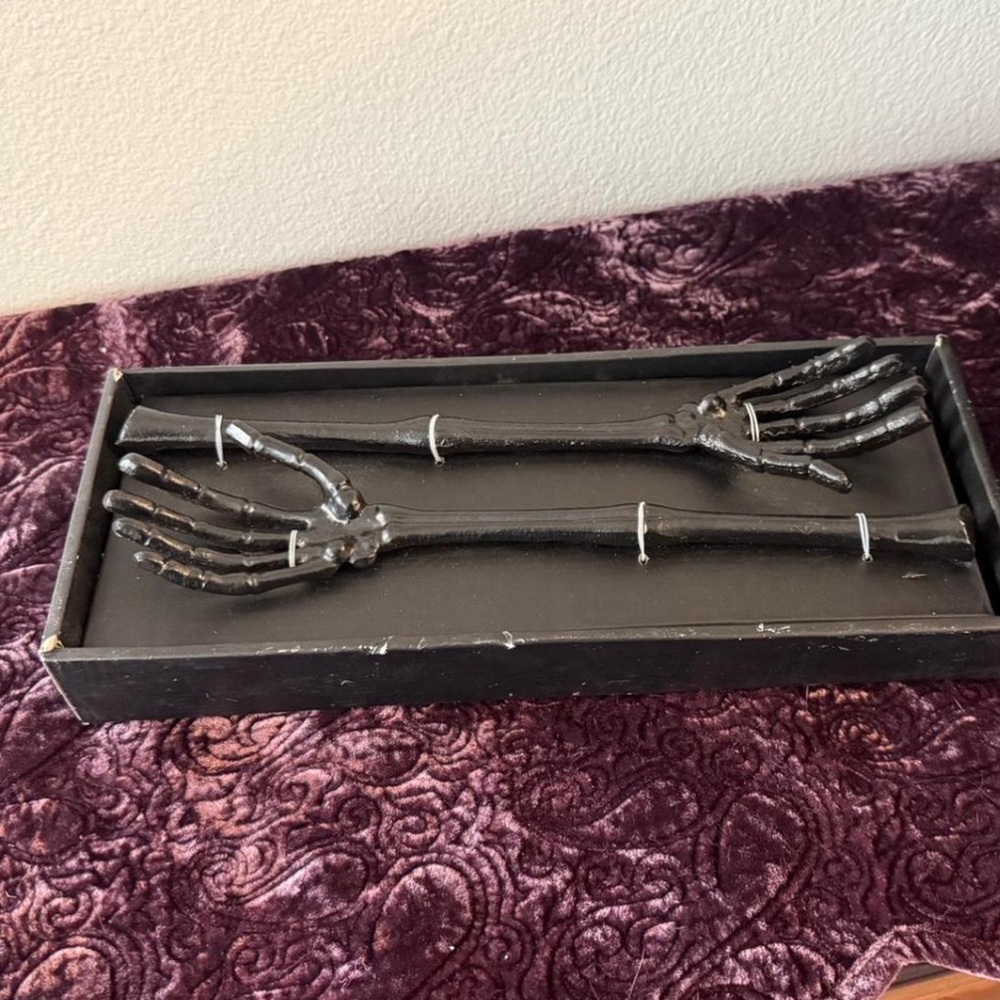Skeleton Hand salad tossers